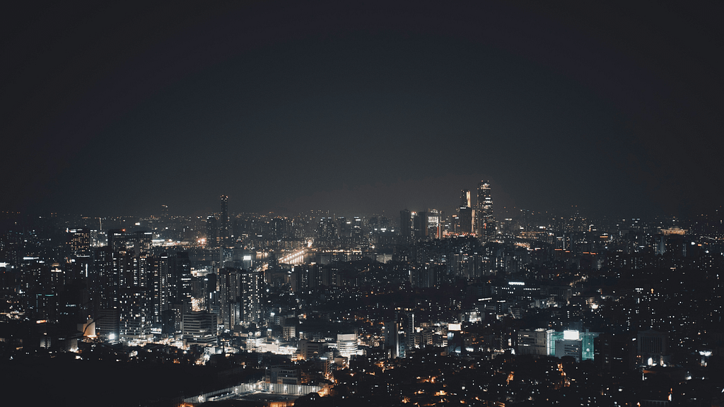 夜になると不安で眠れなくなるのはなぜ？